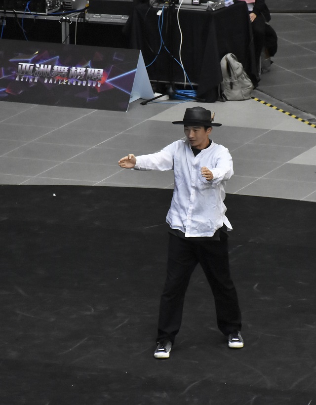 Astro Returning judge Firebac from Korea.